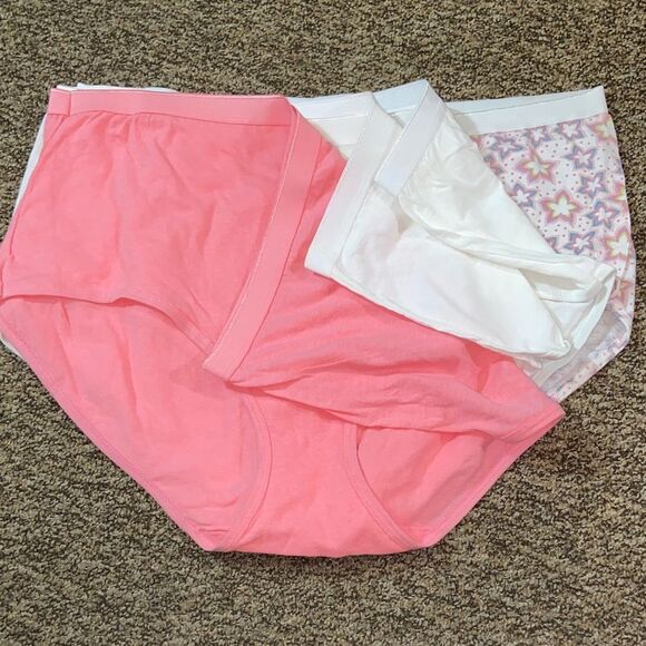Fruit of the Loom Other - New Fruit Of The Loom LeSet of Four Women's Briefs in Pink and White Size 11- 12